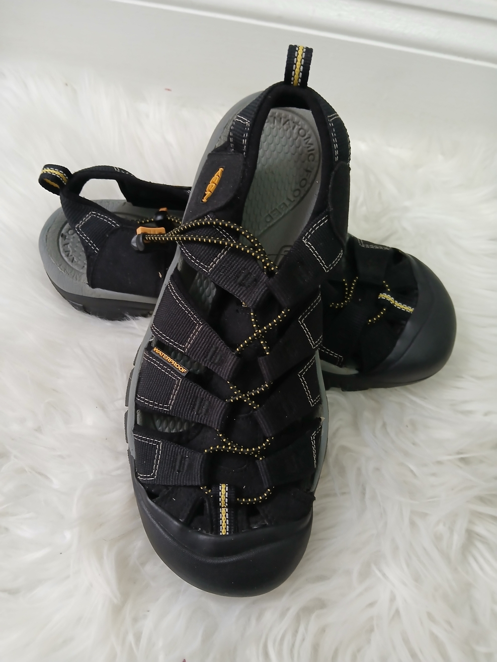 Keen Black Closed-newport Sandals